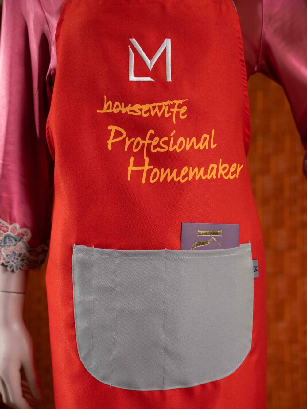NEW EXCLUSIVE APRON - Image 3